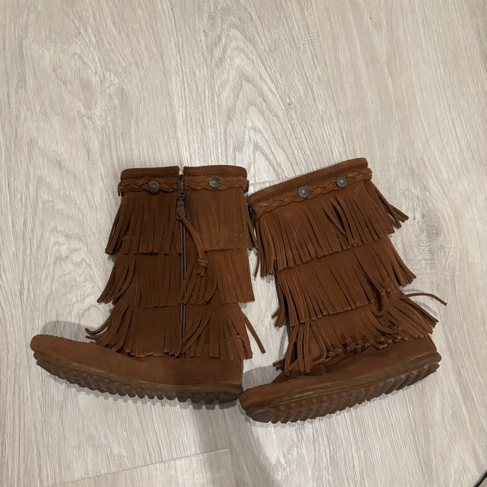 Minnetonka Tan Fringe Women's Boots